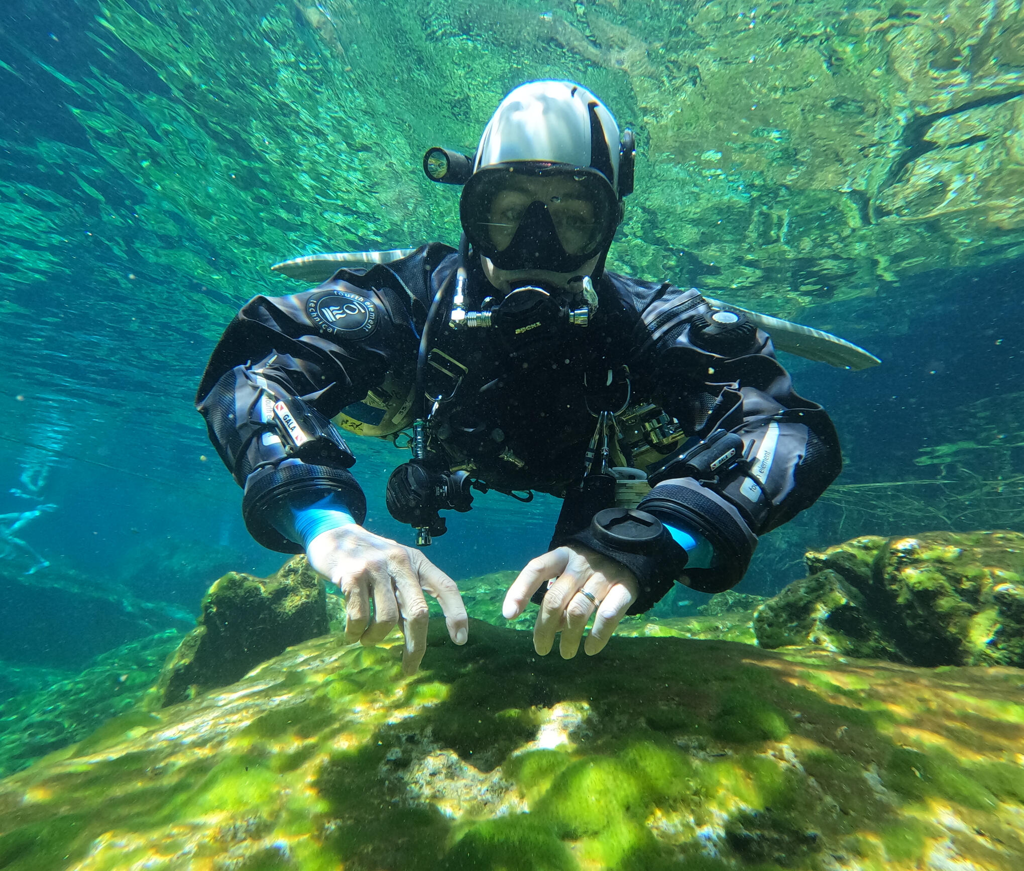 Entorno técnico de buceo en cueva Entorno de entrenamiento enfocado en buceo overhead en cueva